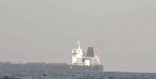 也门胡塞武装公布在红海击沉货轮的视频-图1