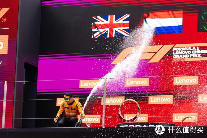 和嘉实多一起在现场为中国首位F1车手周冠宇助威！-图46