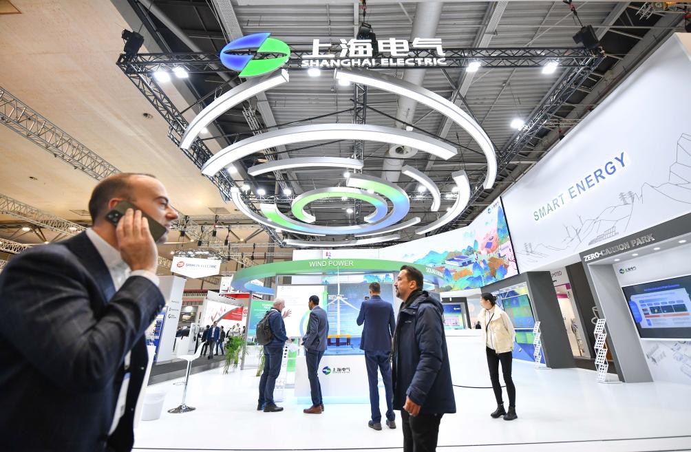 共话中国经济新机遇｜专访：“对中国市场前景充满信心”——访施耐德电气全球执行副总裁芭芭拉·弗赖-图1
