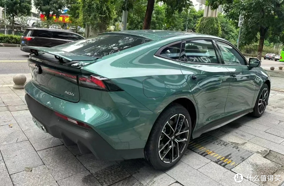 长安启源A06实车现身,颜值高、续航长,内饰设计能打几分?-图6 长安启源A06实车现身,颜值高、续航长,内饰设计能打几分?-图6