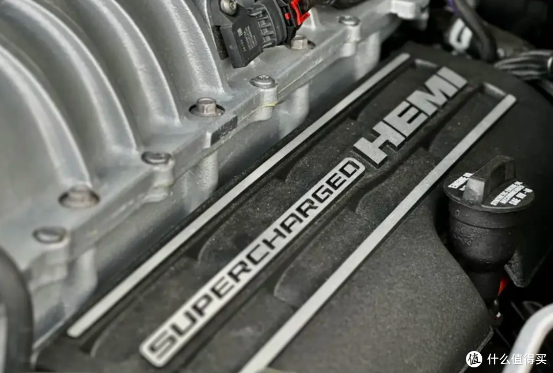 道奇Durango SRT“地狱猫”：力量与奢华的完美结合-图4
