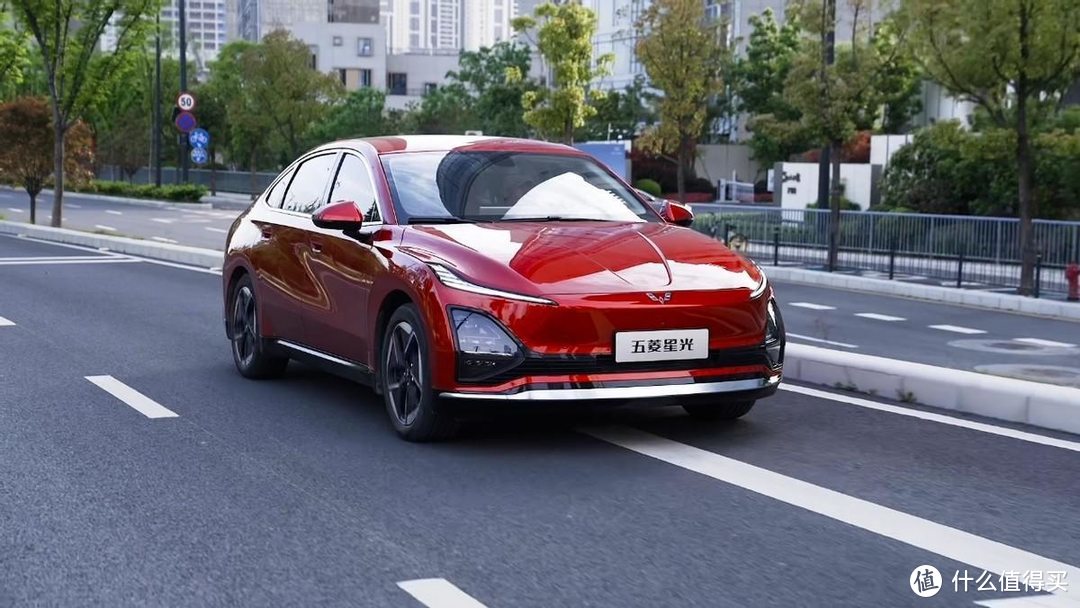 价格不到Model 3的一半,510km+2C快充,五菱星光值得入手吗?-图1 价格不到Model 3的一半,510km+2C快充,五菱星光值得入手吗?-图1