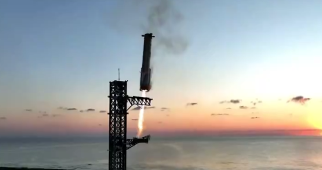 SpaceX公司首次尝试用发射塔机械臂回收“星舰”-图1