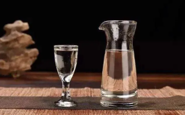 飞天茅台稳价2300元/瓶，市场迎新利好消息，茅台势头强劲、酒商信心足-图1