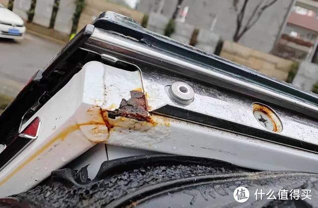 丰田RAV4生锈门爆发!车主愤怒声讨,丰田怎么了?-图2 丰田RAV4生锈门爆发!车主愤怒声讨,丰田怎么了?-图2