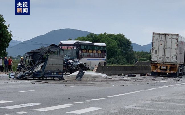 越南河静省发生一起交通事故 致3人死亡-图1