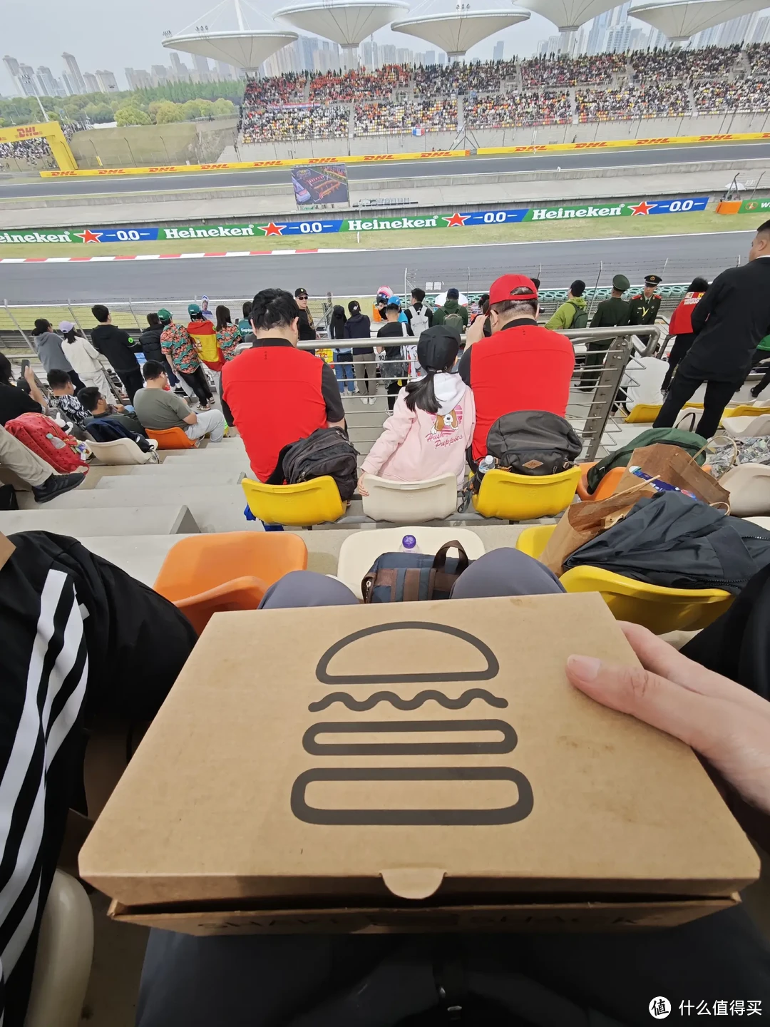 和嘉实多一起在现场为中国首位F1车手周冠宇助威！-图35