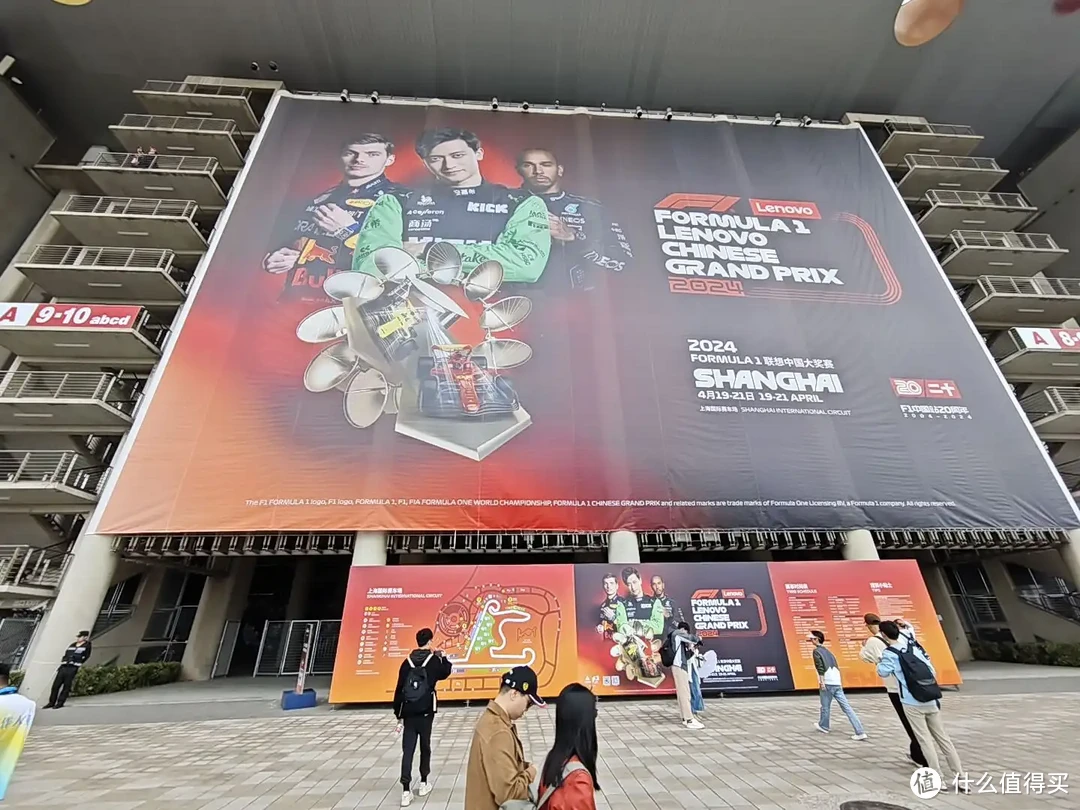 和嘉实多一起在现场为中国首位F1车手周冠宇助威！-图25