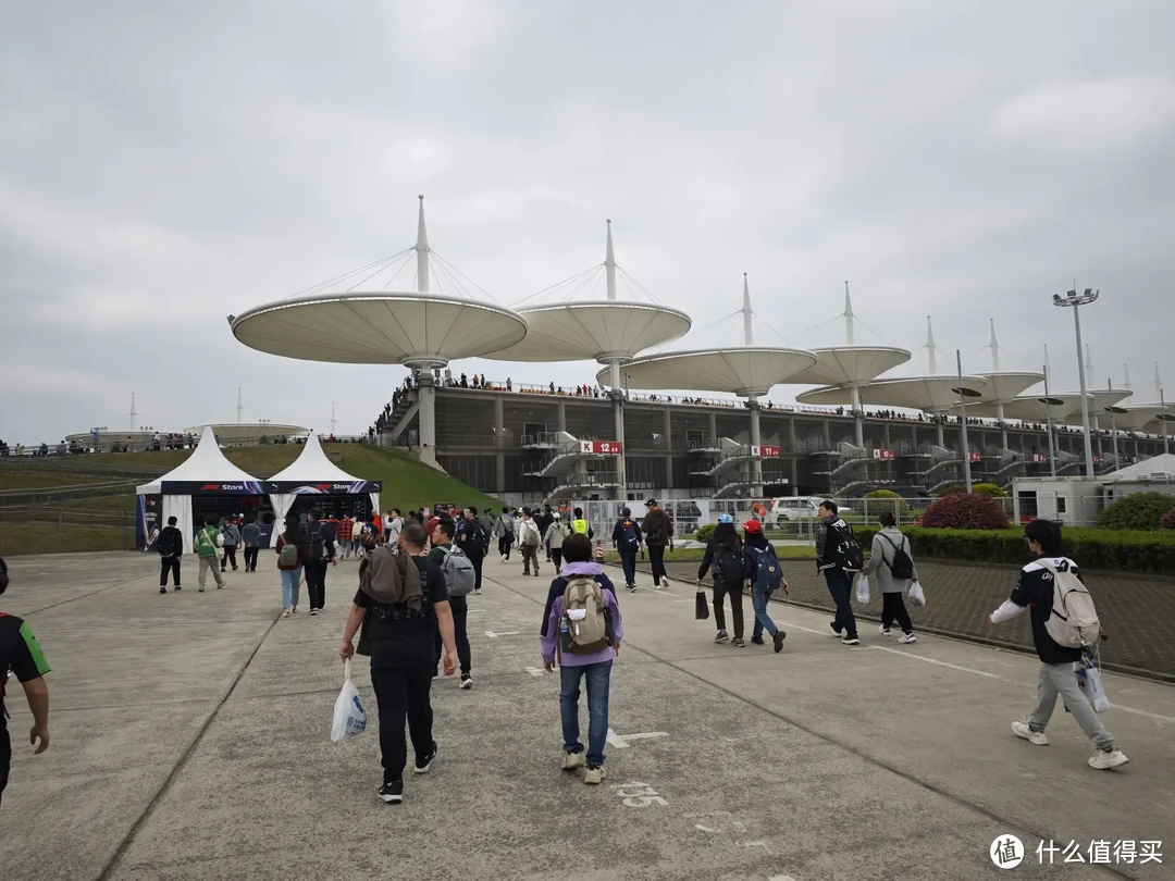 和嘉实多一起在现场为中国首位F1车手周冠宇助威！-图31