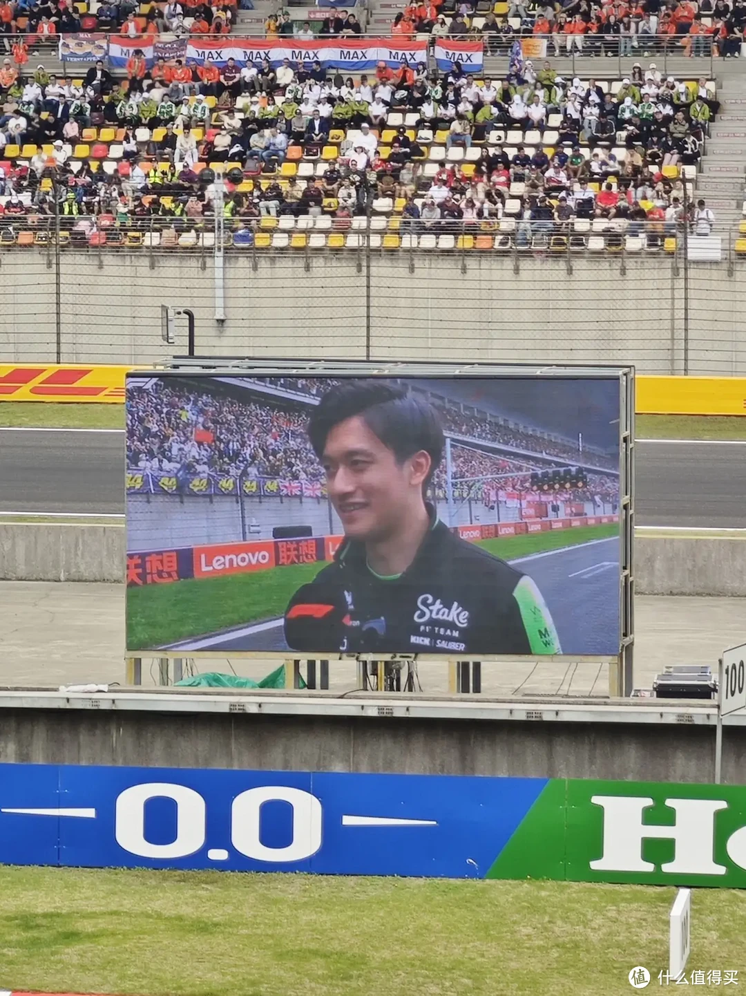 和嘉实多一起在现场为中国首位F1车手周冠宇助威！-图37