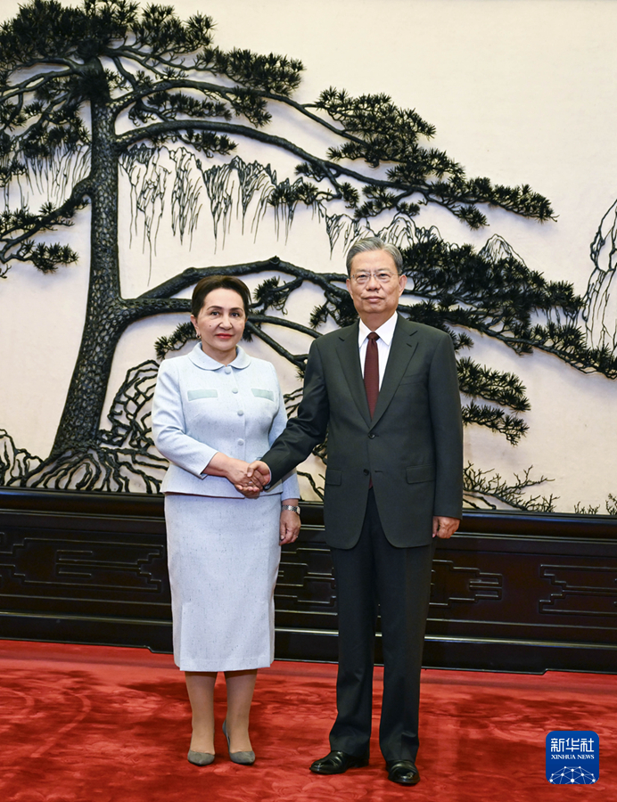 赵乐际同乌兹别克斯坦最高会议参议院主席纳尔巴耶娃举行会谈-图1