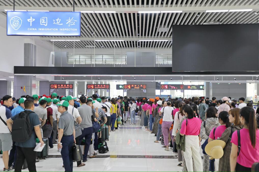 旅游、足球、歌会……中越边民在多样交流活动中促进心相通-图1