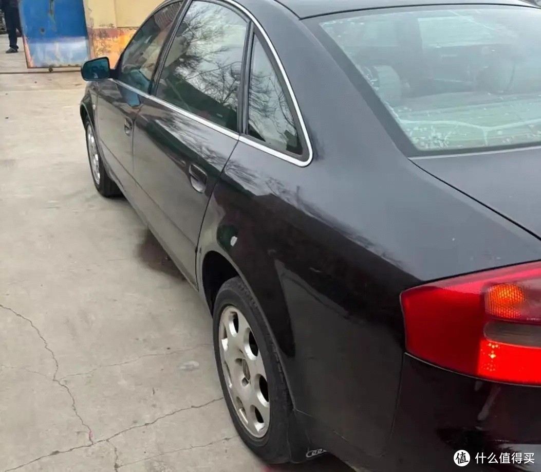 小伙花8千买辆手动挡奥迪A6,一汽奥迪生产,方向盘上无任何按键-图3 小伙花8千买辆手动挡奥迪A6,一汽奥迪生产,方向盘上无任何按键-图3