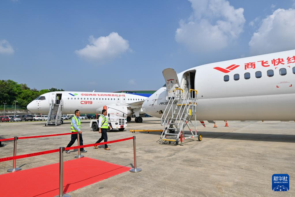 中国国产商用飞机ARJ21和C919亮相马来西亚-图4