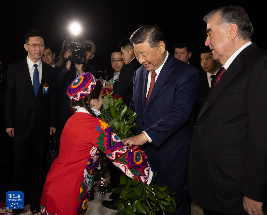 习近平抵达杜尚别开始对塔吉克斯坦进行国事访问-图3