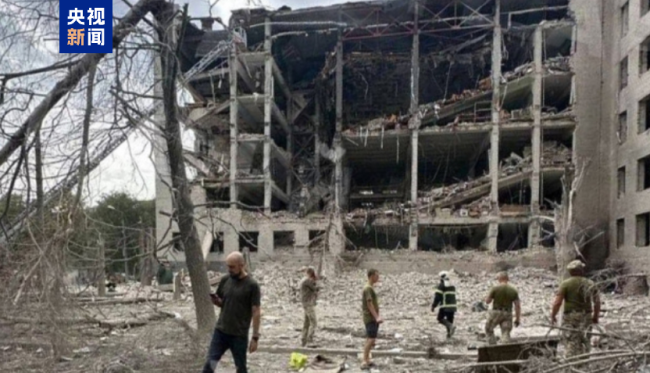 乌总检察长办公室：波尔塔瓦市遭袭已致51人死亡-图1