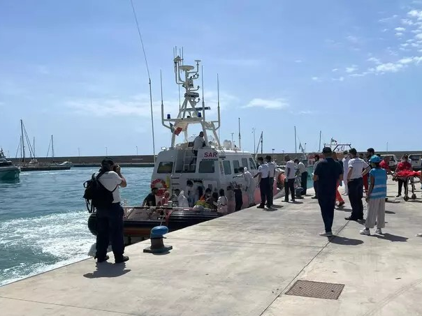 意大利南部海域沉船事故遇难者增至34人-图1