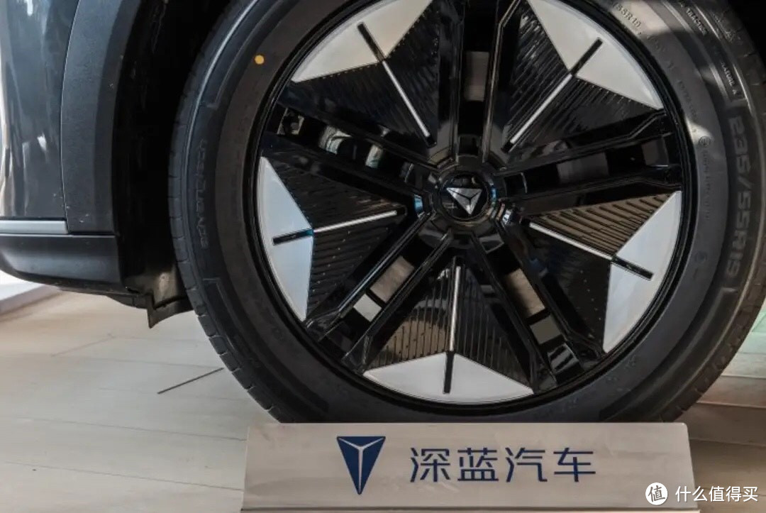 新能源中型SUV推荐:深蓝S7,配零重力座椅+向日葵屏,车机智能-图3 新能源中型SUV推荐:深蓝S7,配零重力座椅+向日葵屏,车机智能-图3