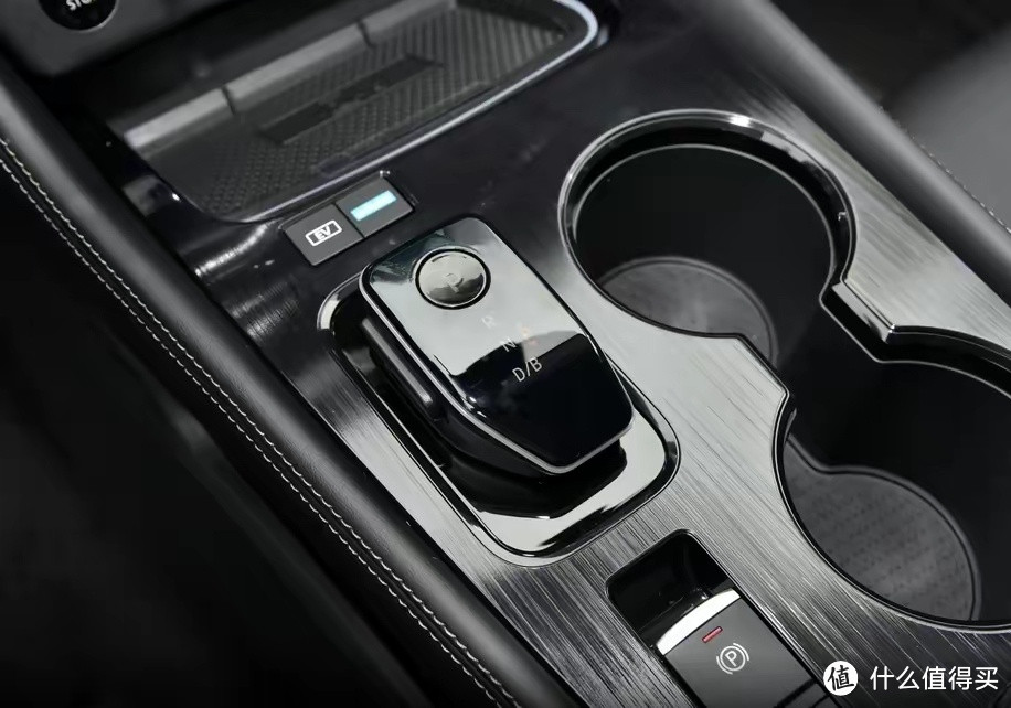 1.5T+双电机,还有电四驱,顶配不超20万,这款合资SUV怎么选?-图5 1.5T+双电机,还有电四驱,顶配不超20万,这款合资SUV怎么选?-图5