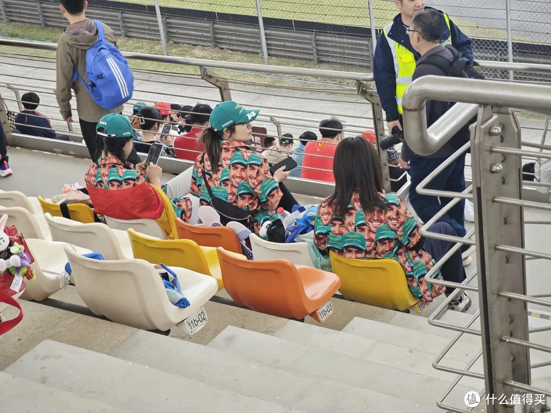 和嘉实多一起在现场为中国首位F1车手周冠宇助威！-图34