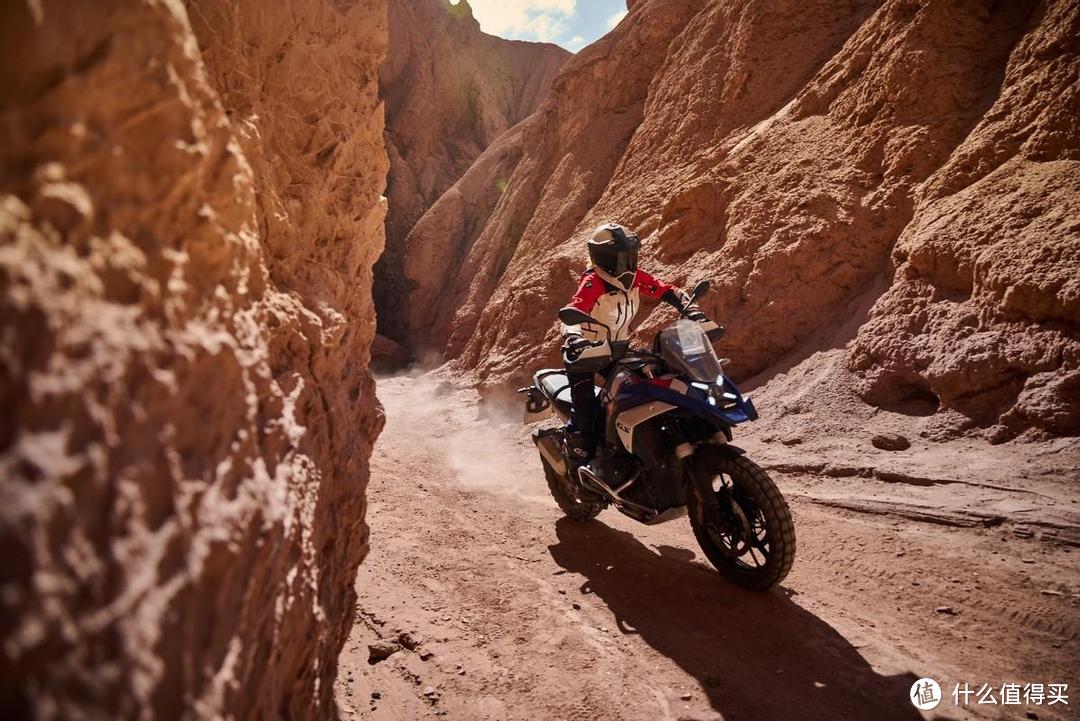 新款BMW R 1300 GS:新款水平对置发动机和悬架,重量更轻,性能提升-图7 新款BMW R 1300 GS:新款水平对置发动机和悬架,重量更轻,性能提升-图7