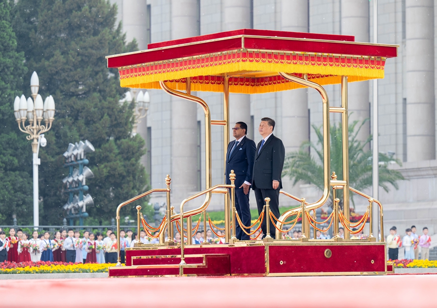 习近平同苏里南总统单多吉会谈-图5
