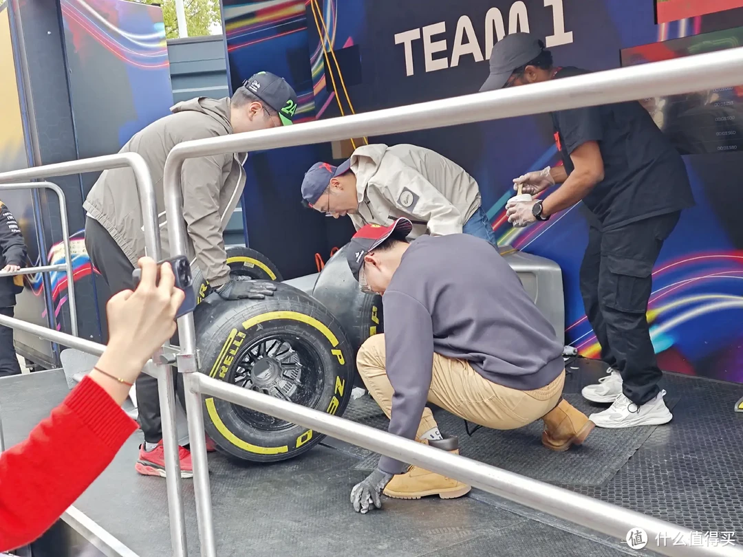和嘉实多一起在现场为中国首位F1车手周冠宇助威！-图26