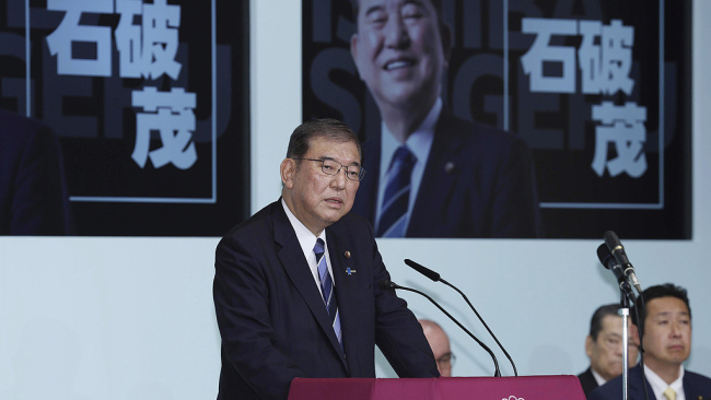 石破茂当选日本自民党总裁后举行首次记者会-图1