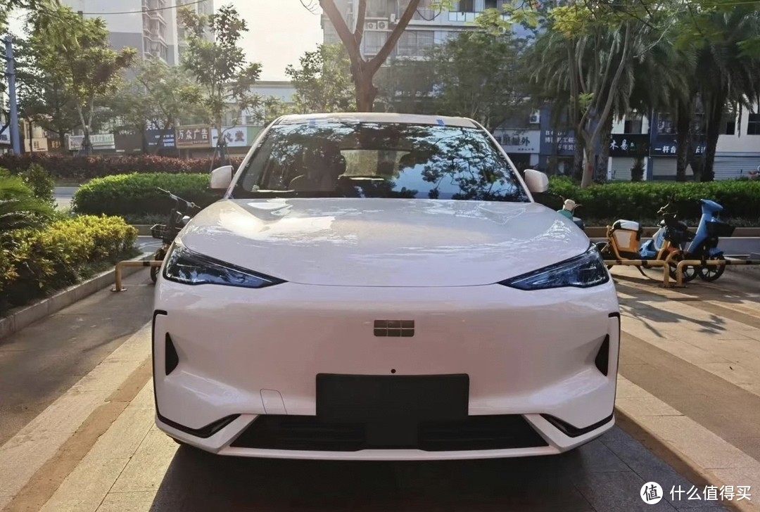 吉利银河E5纯电SUV实车曝光,售价或低于15万,竞争比亚迪!-图2 吉利银河E5纯电SUV实车曝光,售价或低于15万,竞争比亚迪!-图2