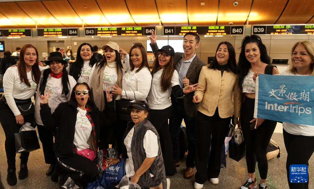 “灿烂中国游”首支旅游团自美启程-图2