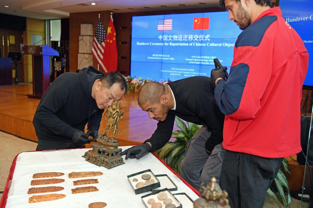 新华全媒+｜美国纽约曼哈顿区检察官办公室向中国返还38件文物艺术品-图3