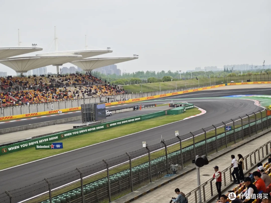 和嘉实多一起在现场为中国首位F1车手周冠宇助威！-图33