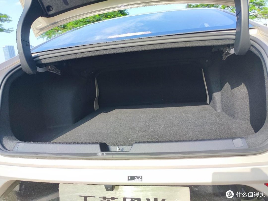 价格不到Model 3的一半,510km+2C快充,五菱星光值得入手吗?-图4 价格不到Model 3的一半,510km+2C快充,五菱星光值得入手吗?-图4
