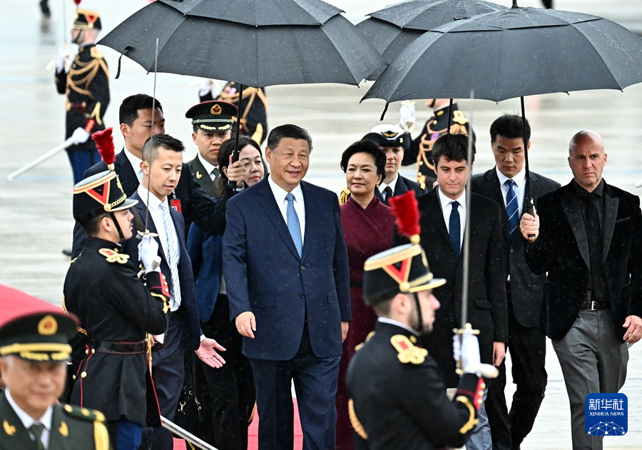 习近平抵达巴黎开始对法国进行国事访问-图1
