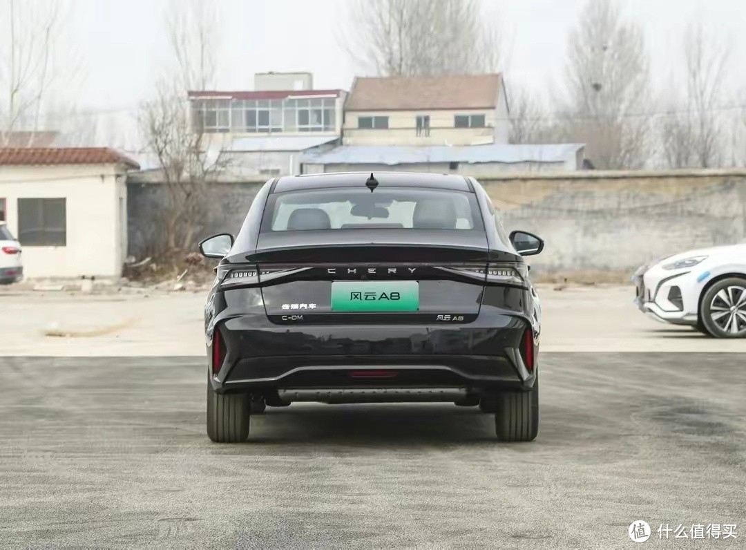 轴距2790mm,7.6秒破百,综合续航达1400km,风云A8适合家用?-图3 轴距2790mm,7.6秒破百,综合续航达1400km,风云A8适合家用?-图3