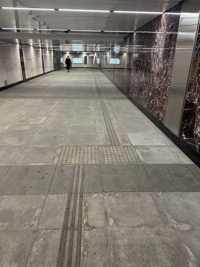 莫斯科惊魂24小时，恐惧蔓延至街头：当地人不敢坐地铁，有人炒卖防弹衣-图6